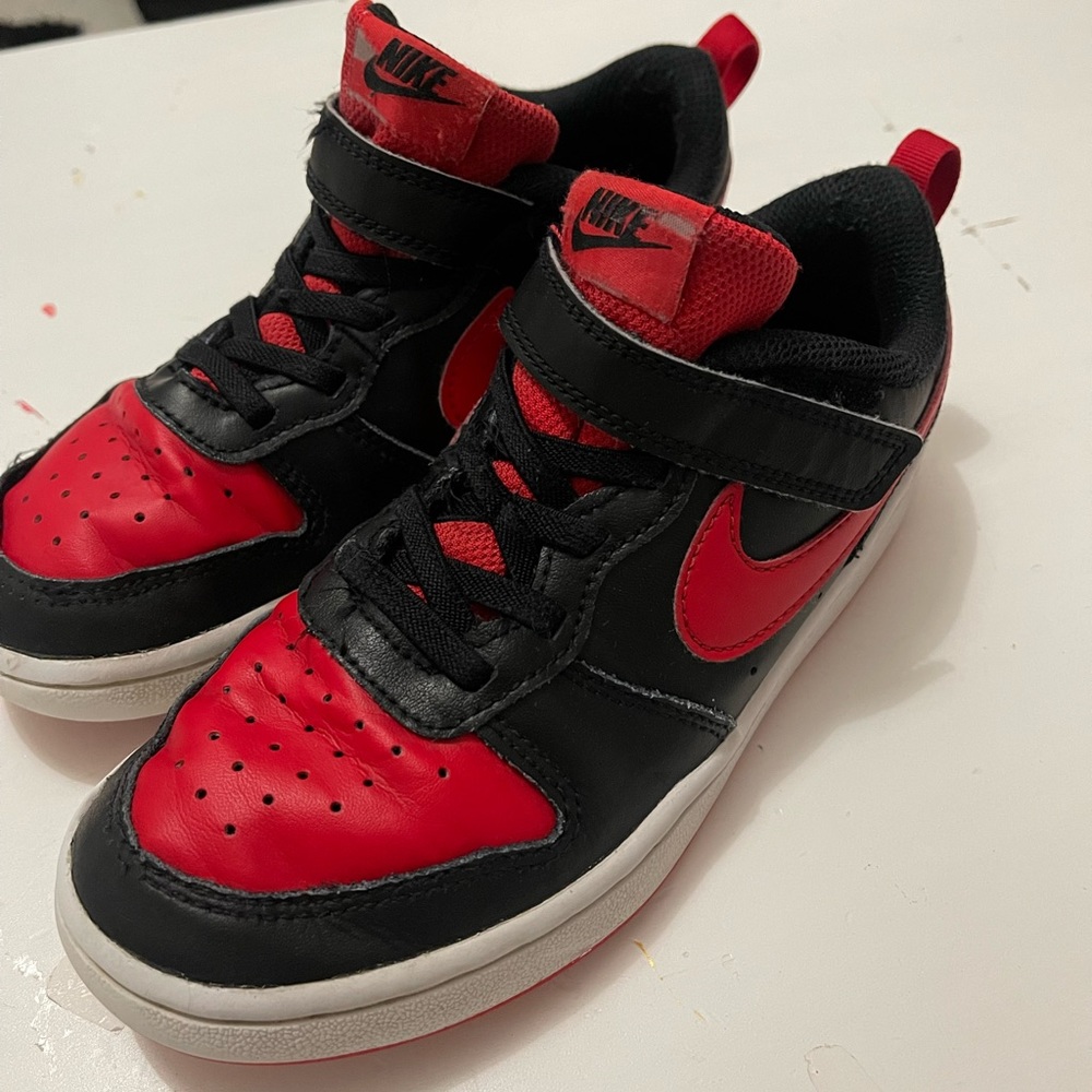 Boys Nike shoes size 1.5